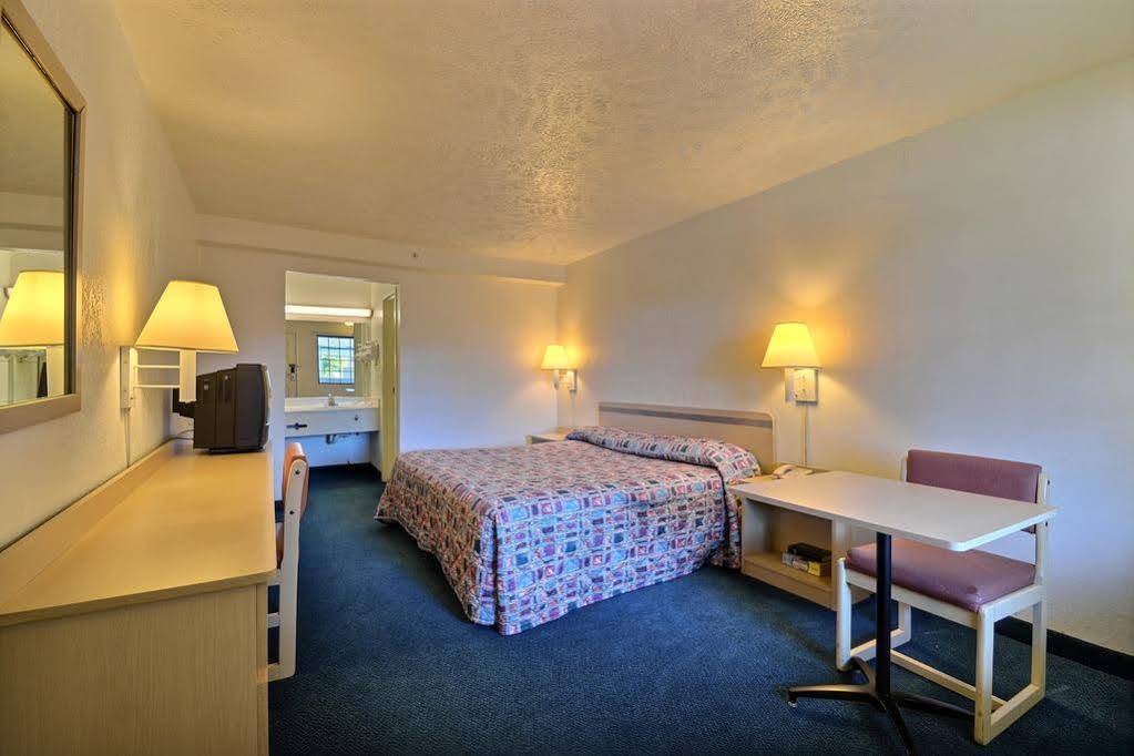 Days Inn By Wyndham Indianapolis South Екстериор снимка