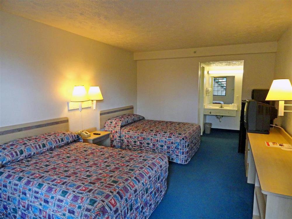 Days Inn By Wyndham Indianapolis South Стая снимка